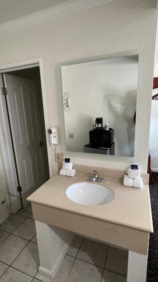 Americas Best Value Inn Hanford Exterior foto