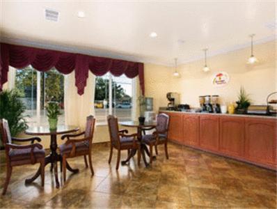 Americas Best Value Inn Hanford Restaurant foto